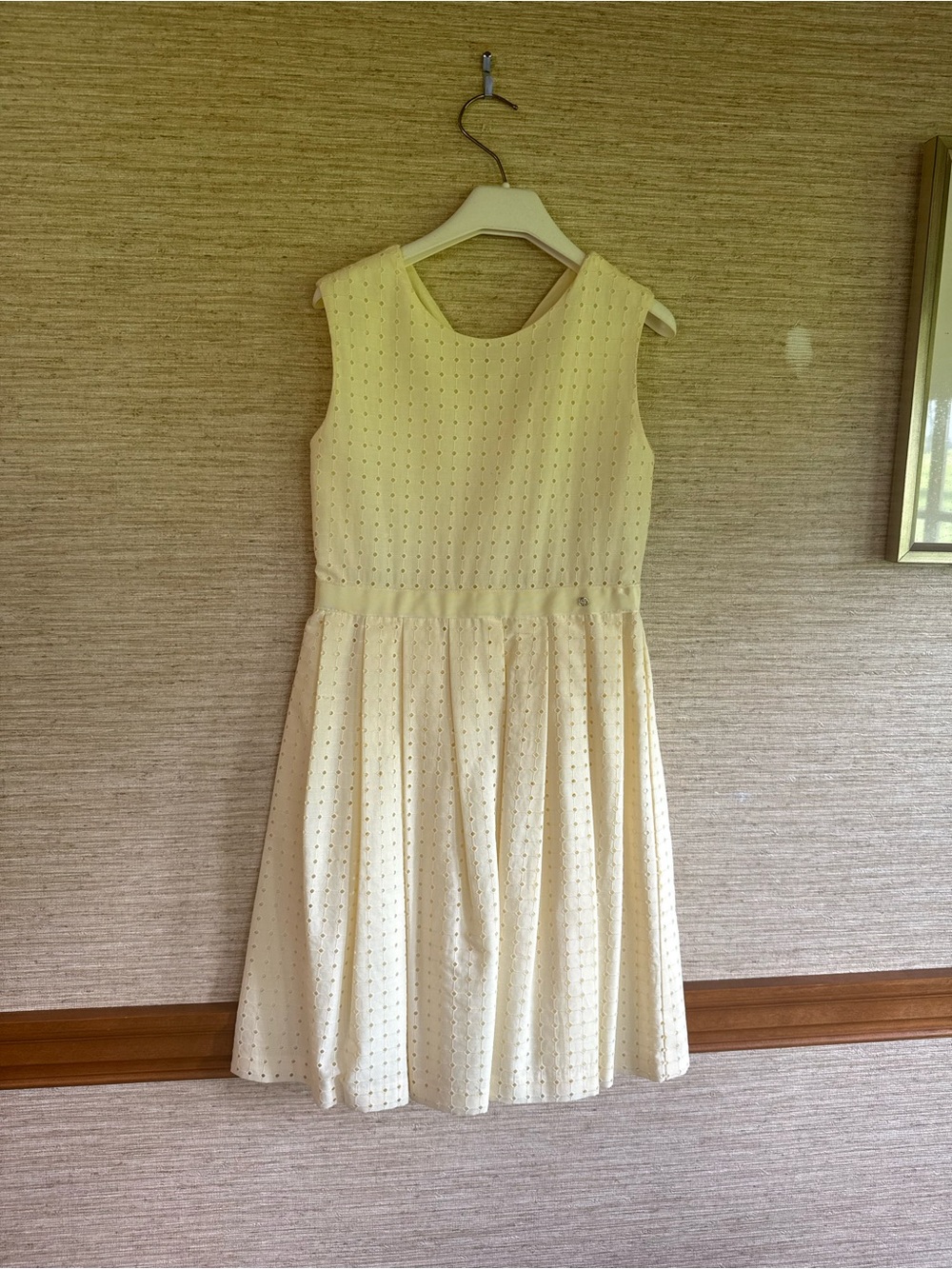 Girl’s yellow Gucci dress